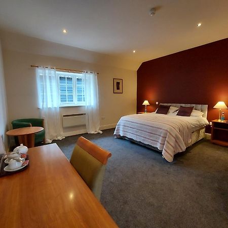 The Coach And Horses Bed and Breakfast Winchester Exteriör bild