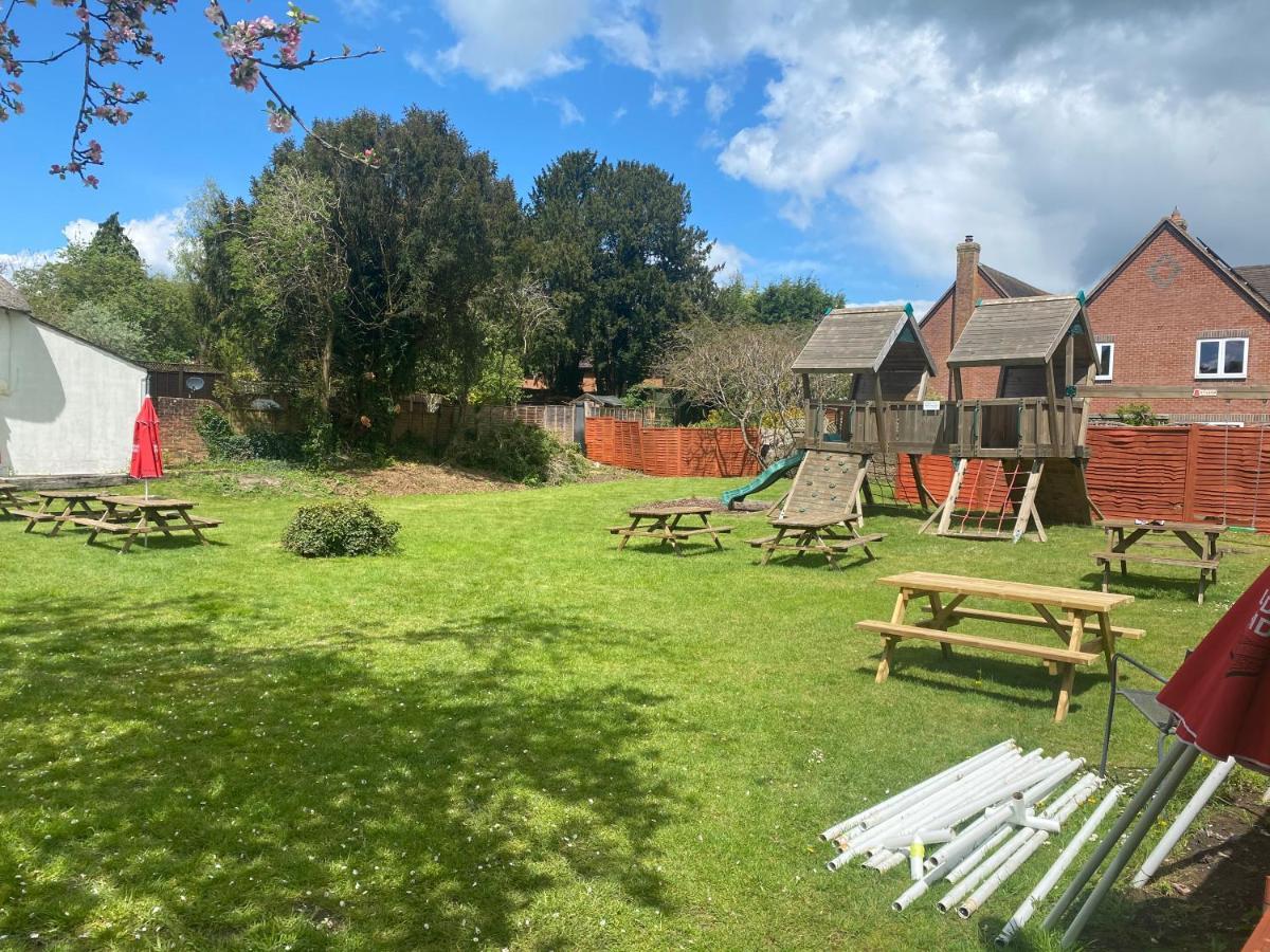 The Coach And Horses Bed and Breakfast Winchester Exteriör bild