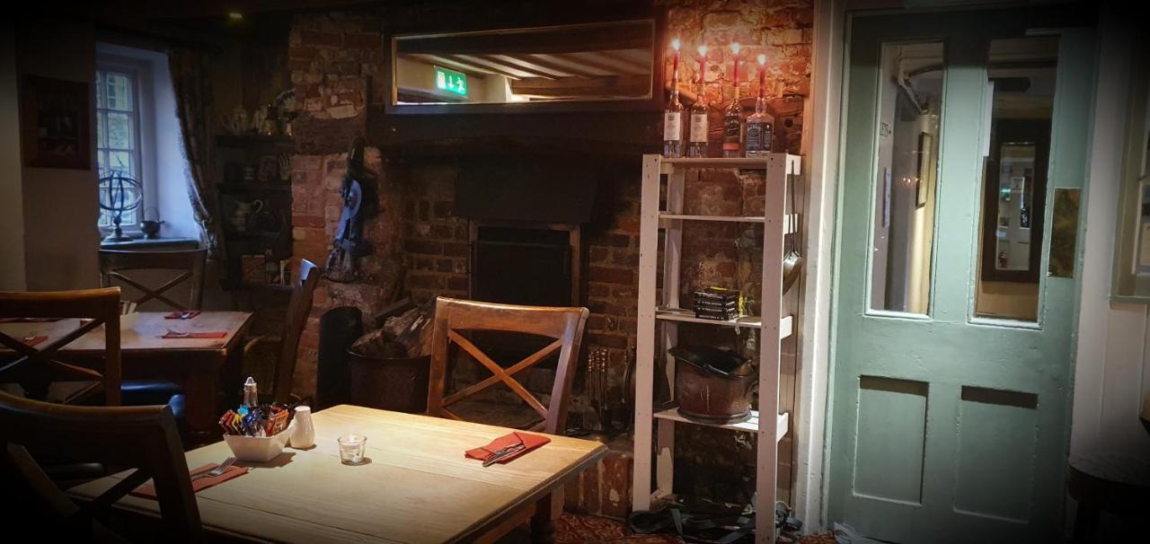 The Coach And Horses Bed and Breakfast Winchester Exteriör bild