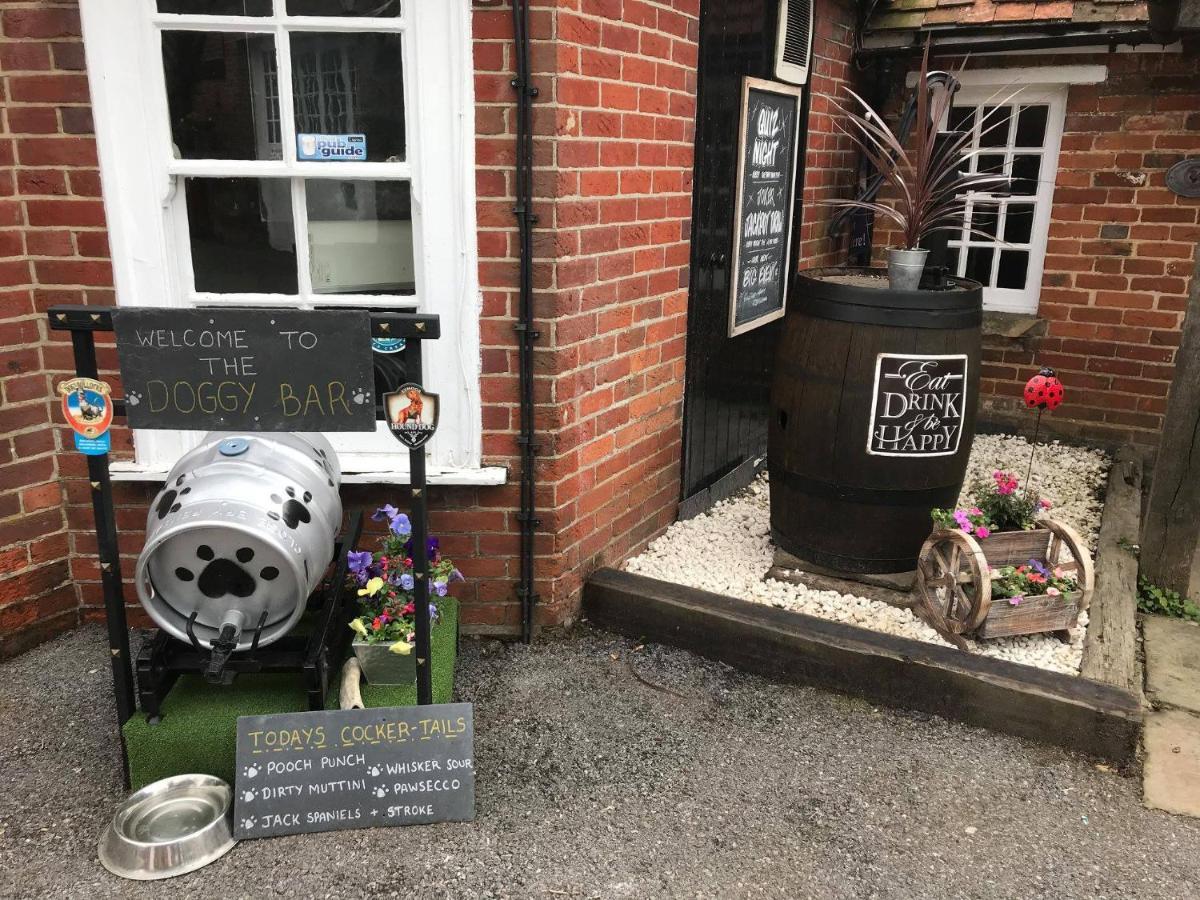 The Coach And Horses Bed and Breakfast Winchester Exteriör bild