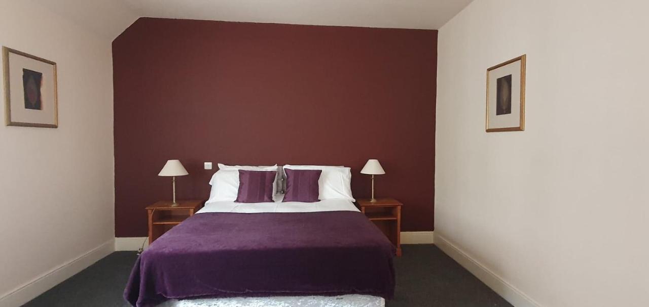 The Coach And Horses Bed and Breakfast Winchester Exteriör bild