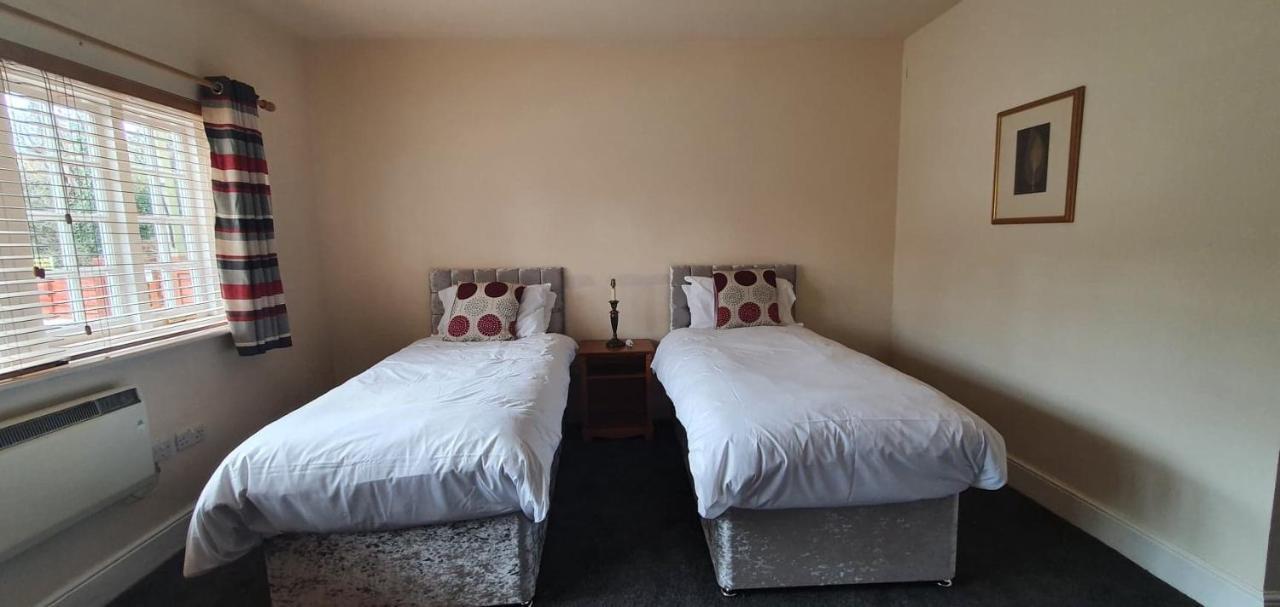 The Coach And Horses Bed and Breakfast Winchester Exteriör bild