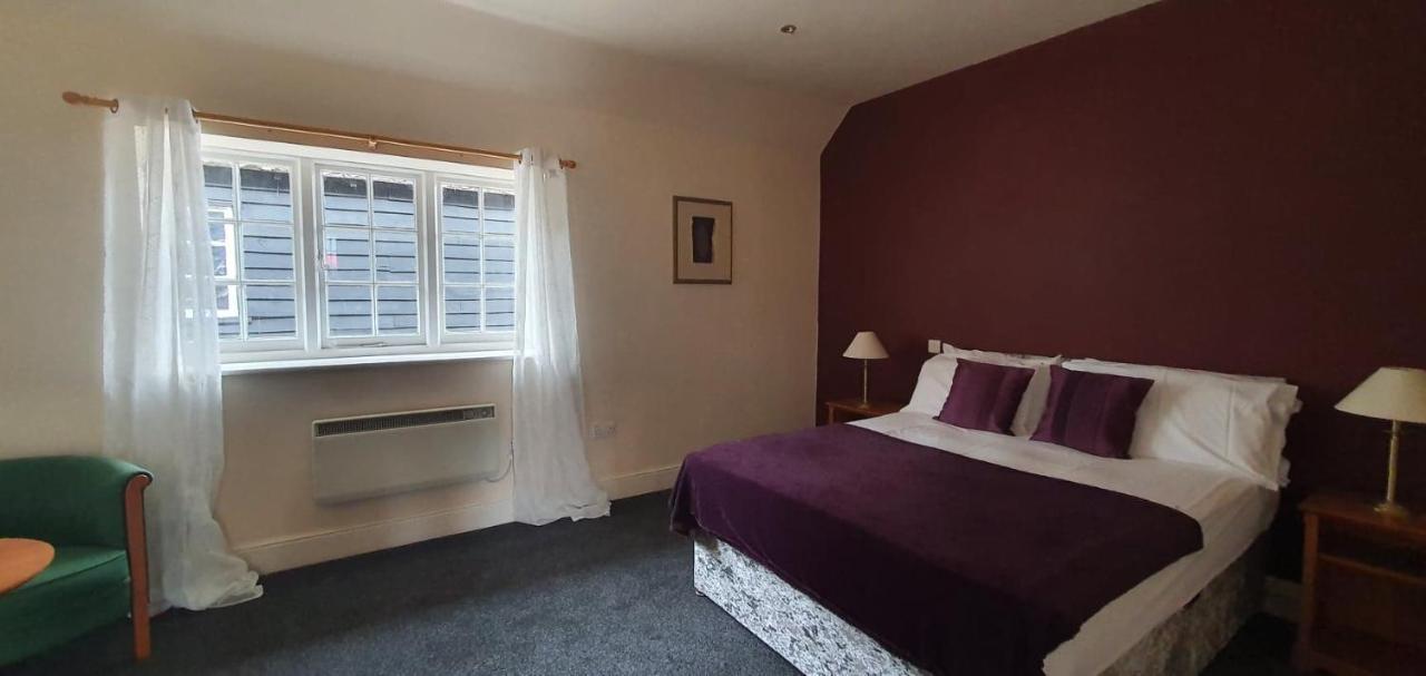 The Coach And Horses Bed and Breakfast Winchester Exteriör bild