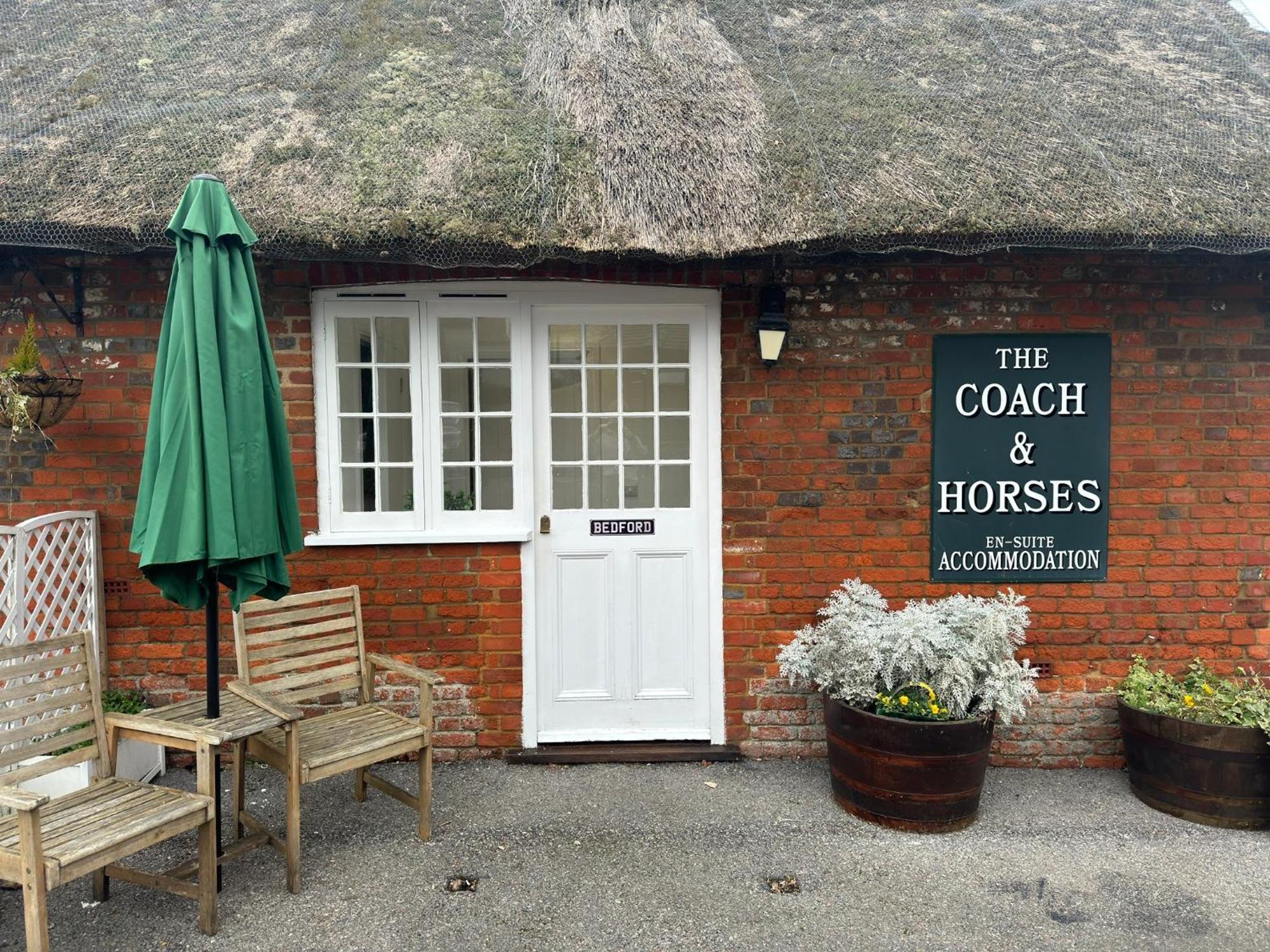 The Coach And Horses Bed and Breakfast Winchester Exteriör bild