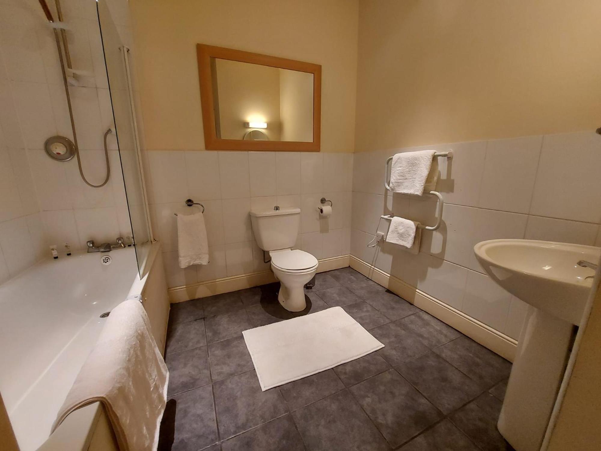 The Coach And Horses Bed and Breakfast Winchester Exteriör bild