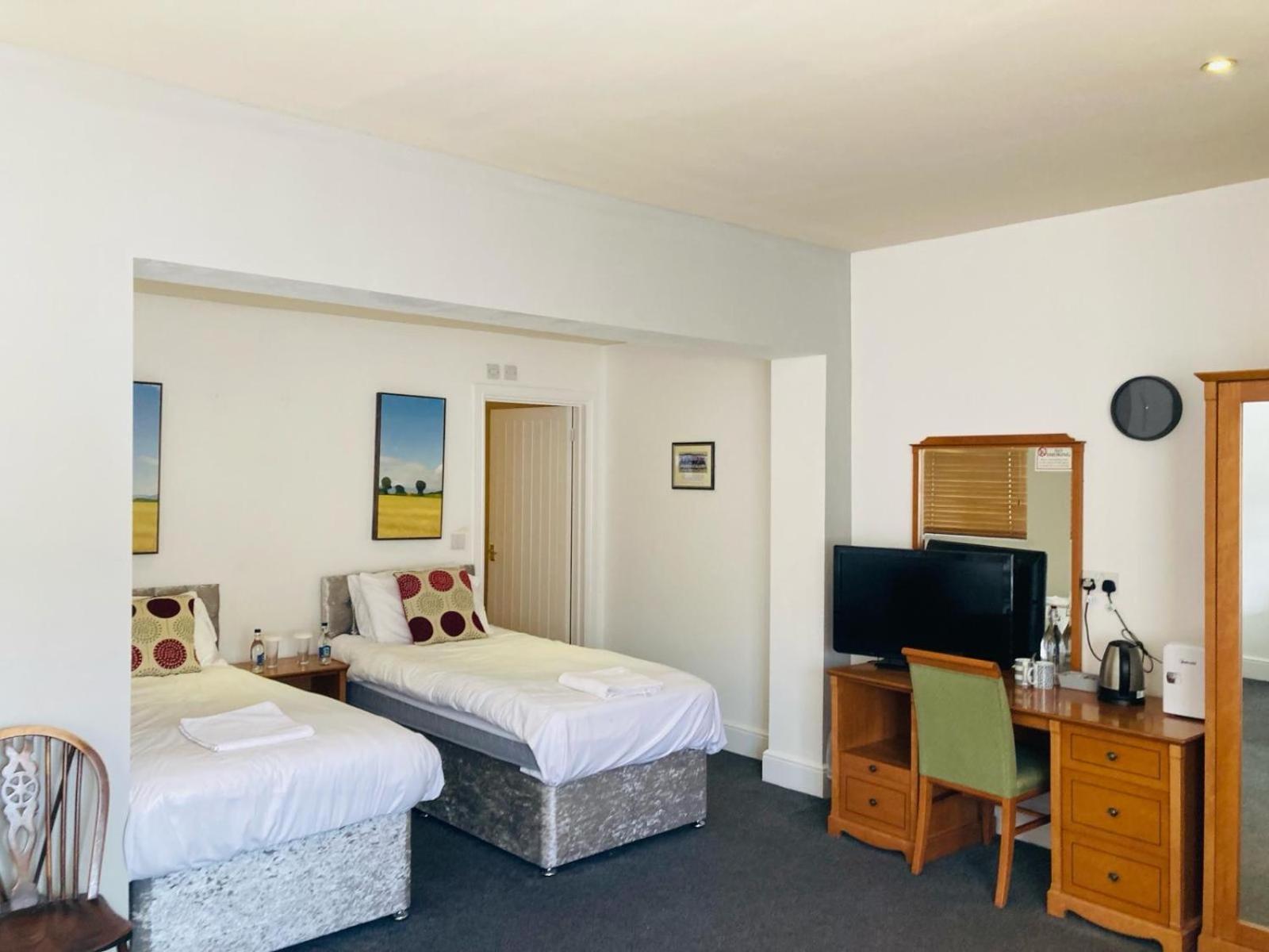 The Coach And Horses Bed and Breakfast Winchester Exteriör bild