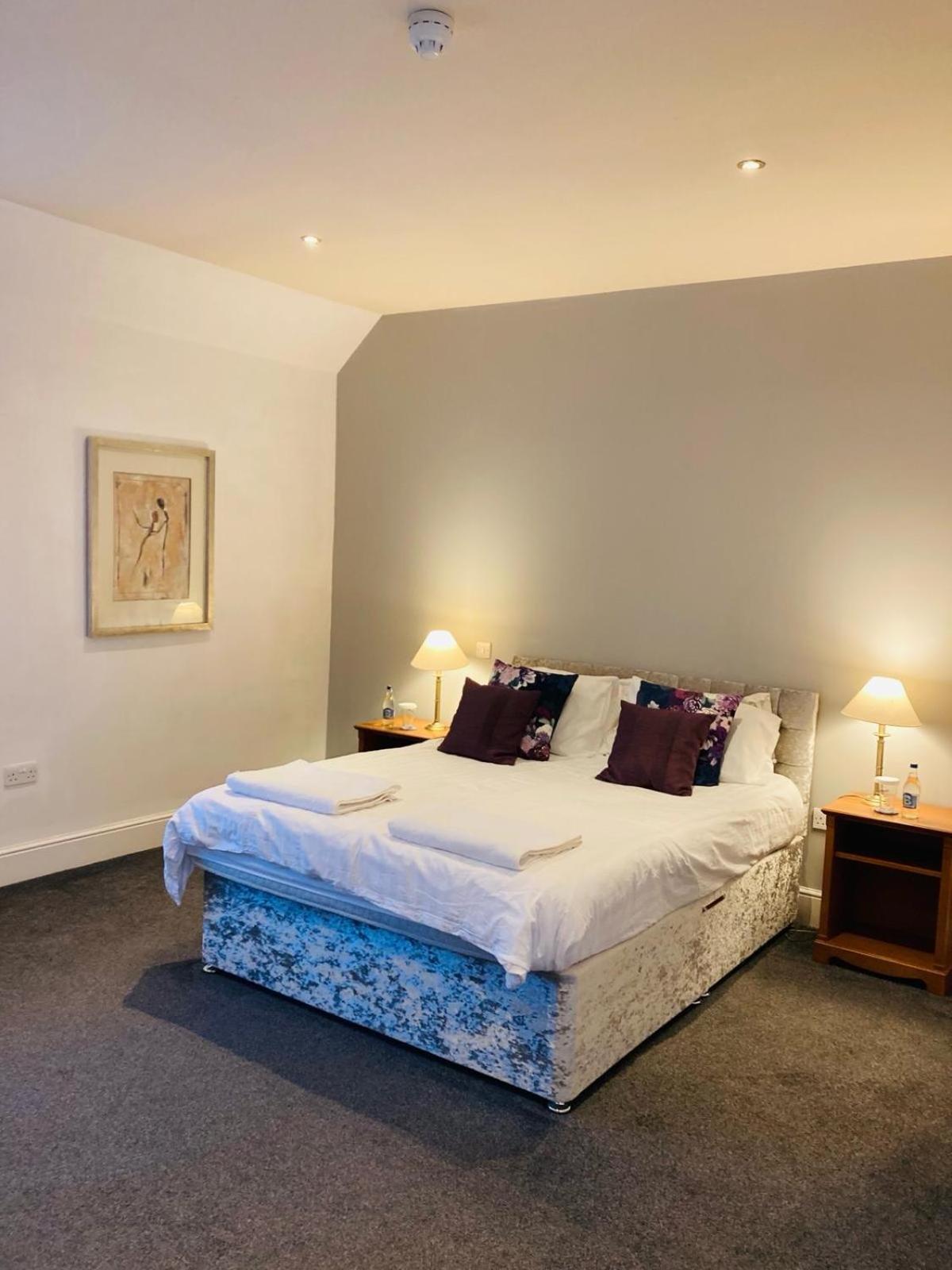 The Coach And Horses Bed and Breakfast Winchester Exteriör bild